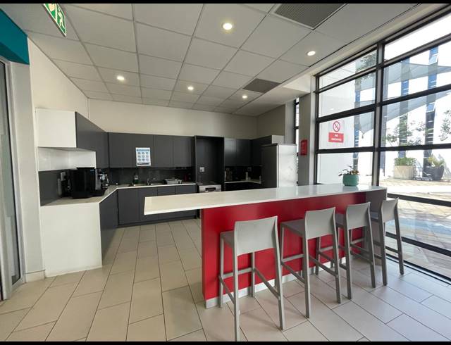 2,095M² OFFICE TO LET IN BRYANSTON